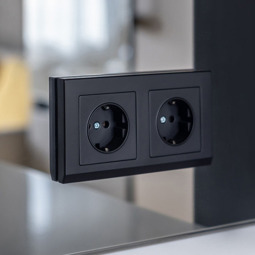 Розетка с заземлением и шторками (черный матовый) W1171108 фото 9