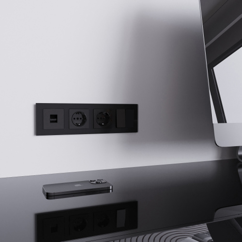 Розетка Ethernet RJ-45 (черный акрил) W1181048 фото 2 Розетка Ethernet RJ-45 (черный акрил) W1181048 фото 2