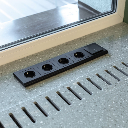 Розетка с заземлением и шторками (черный матовый) W1171108 фото 12