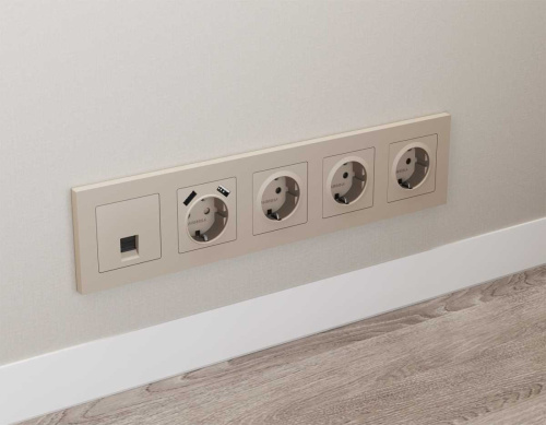 Комплект механизма компьютерной розетки RJ-45 экранированной с автоматической защитной шторкой ALFA Серо-бежевый матовый QUANT (AP3720,VM185) MA372005 фото 3