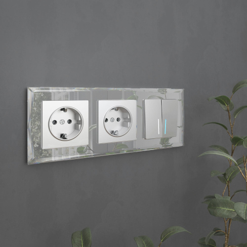 Рамка из стекла на 3 поста Diamant зеркальный W0031220 фото 2 Рамка из стекла на 3 поста Diamant зеркальный W0031220 фото 2