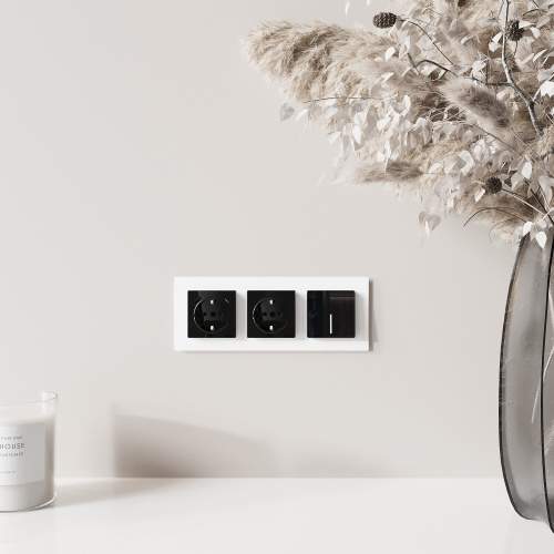 Розетка с заземлением, шторками и USB тип A+C (черный акрил) W1171748 фото 3 Розетка с заземлением, шторками и USB тип A+C (черный акрил) W1171748 фото 3