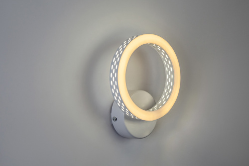 Настенный светильник Escada 10240/1 LED*7W White фото 3 Настенный светильник Escada 10240/1 LED*7W White фото 3