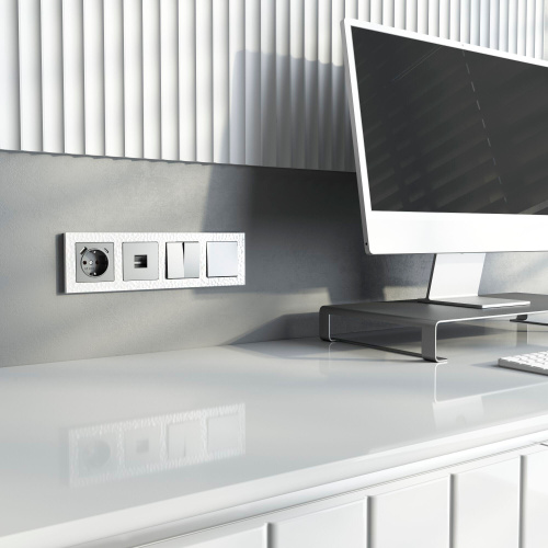 Рамка из поликарбоната на 4 поста Hammer белый W0042401 фото 3 Рамка из поликарбоната на 4 поста Hammer белый W0042401 фото 3